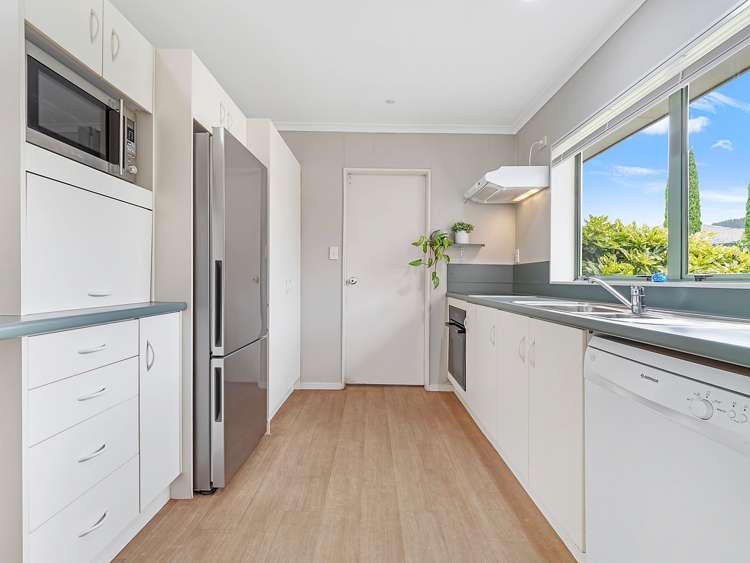 51 Basley road Owhata_14