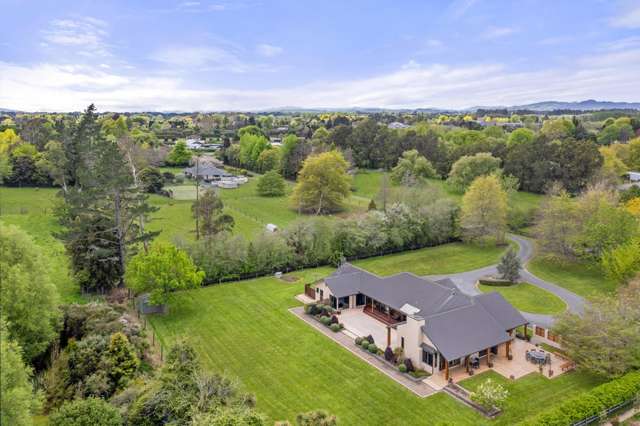 Spacious Six-Bedroom Oasis