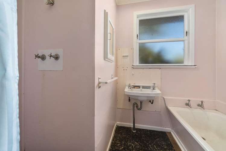 8 Aronui Terrace Kelston_14