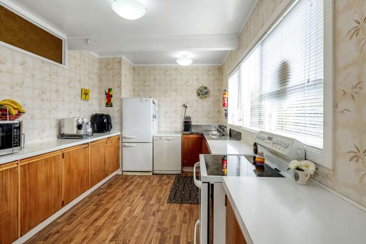 67 Beach Road Mellons Bay_16