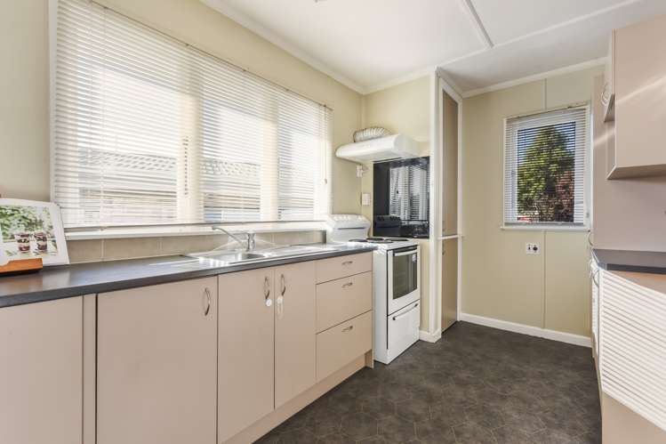 2/50 Parkers Road Tahunanui_5