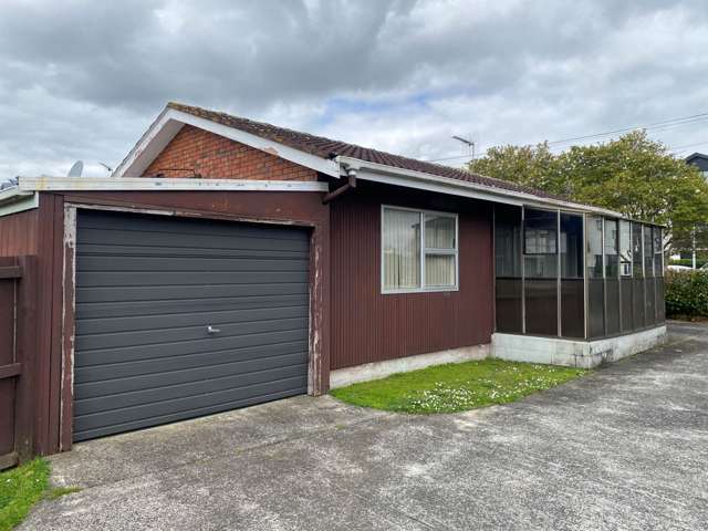 Charming 2-Bedroom Brick and Tile Home in Papakura