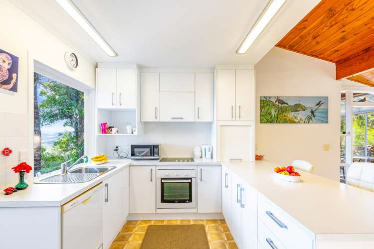 98 Scenic Drive Titirangi_7