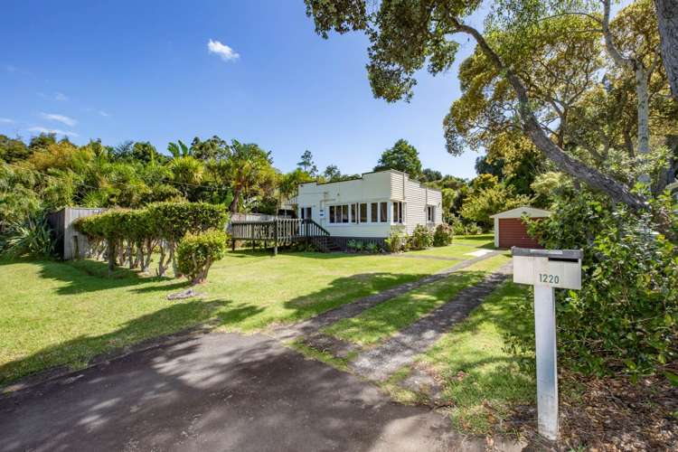 1220 Huia Road Huia_3