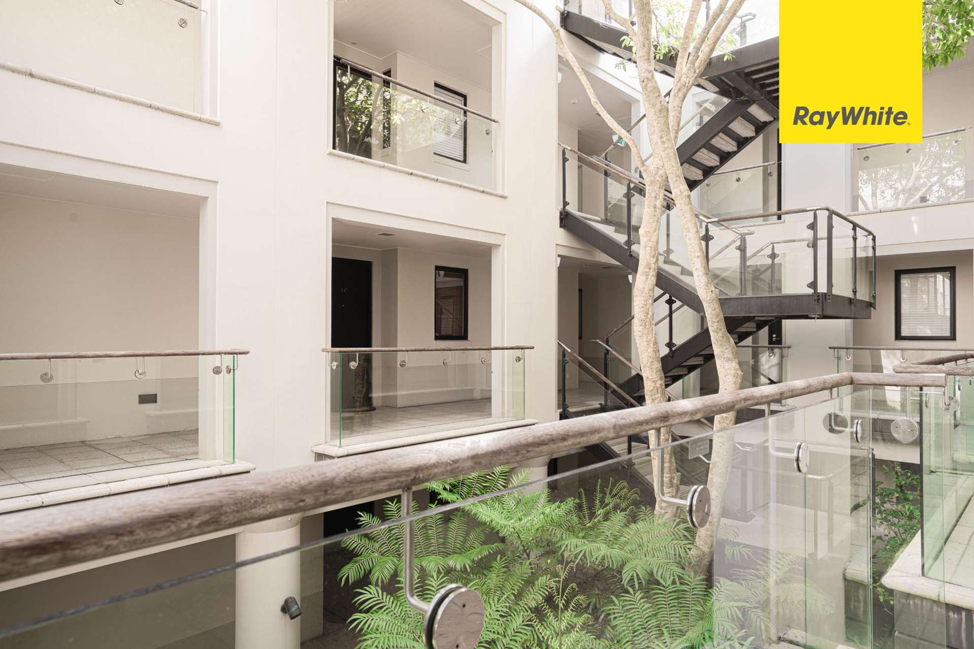 1J/20 Pakenham Street East Auckland Central_0