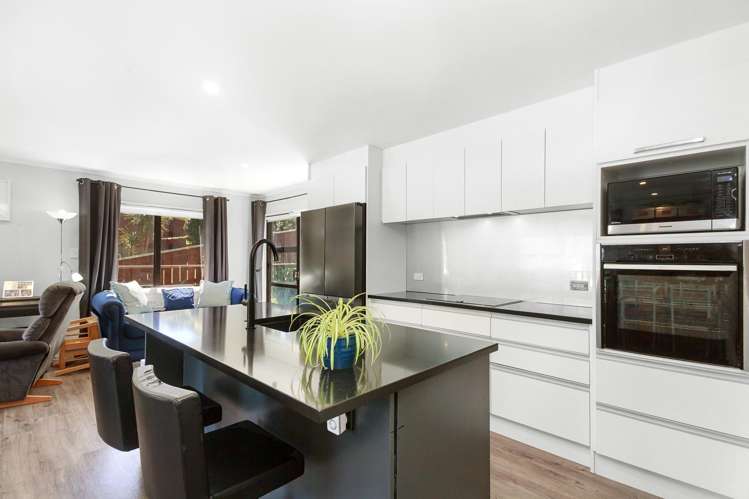 9A Kowhai Street Tawa_6