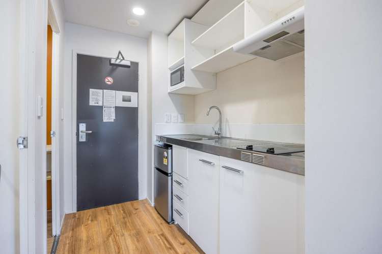 1820/21 Whitaker Place_4