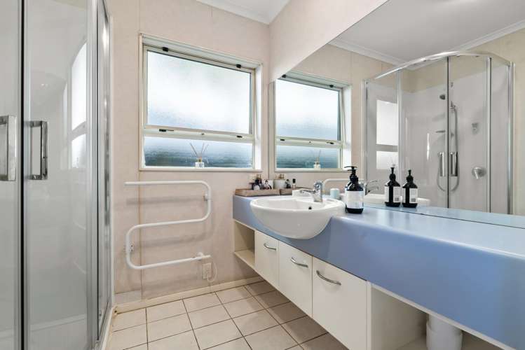 27 Gillett Place Botany Downs_10