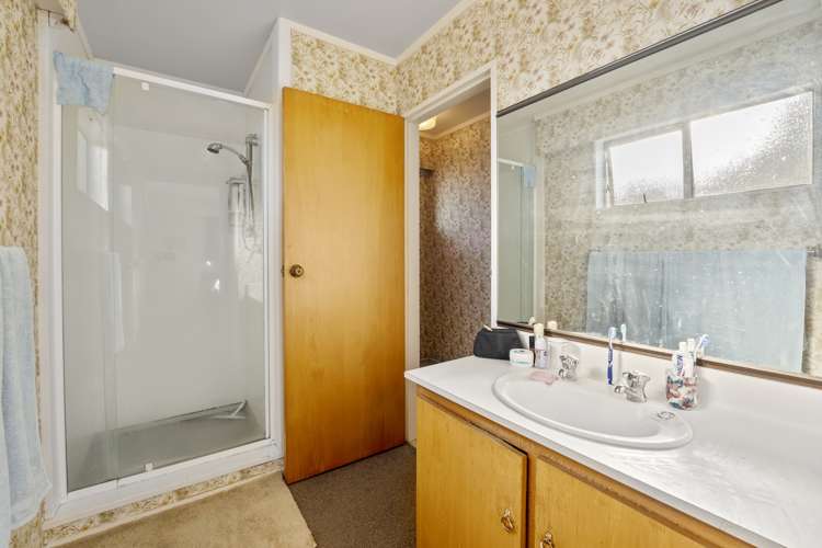 22 Mcenroe Grove Naenae_21