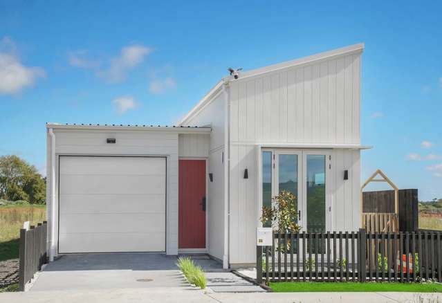 STANDALONE 3 BEDROOM WITH STUDY & GARAGE!