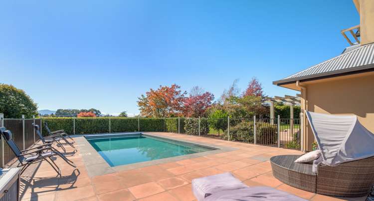 16 Bishell Lane Burleigh_12