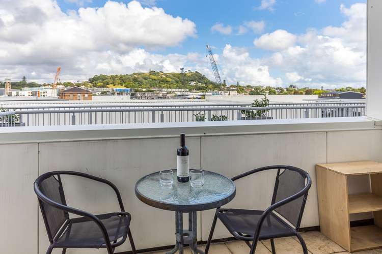 411/10 Flower Street Eden Terrace_3