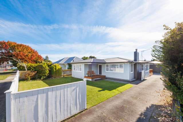 The Full Package - Deck, Garage & Family Comfort!