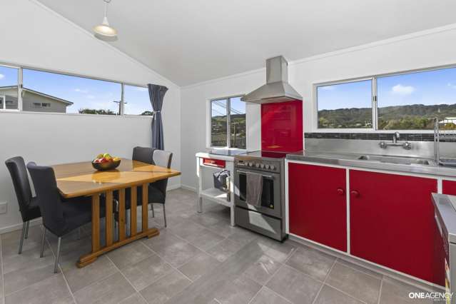 71 Larsen Crescent Tawa_2