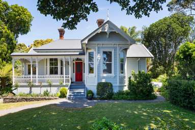 707 & 707B New North Road_3