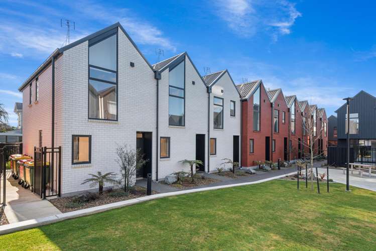 2/15 Donald Place Merivale_8