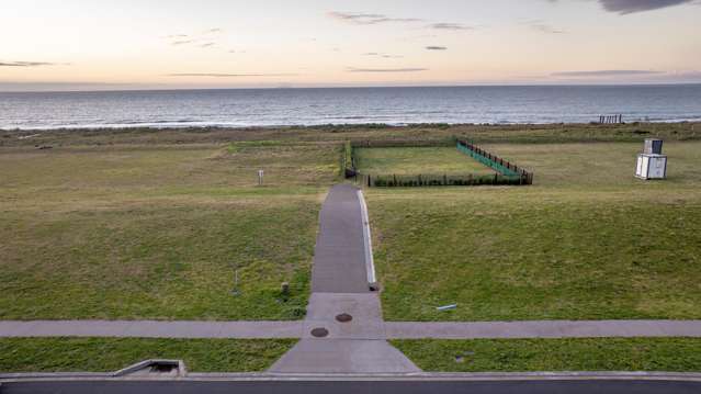 Absolute Beachfront - Your Slice of Paradise