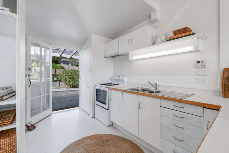 43 Surf Road Stanmore Bay_8