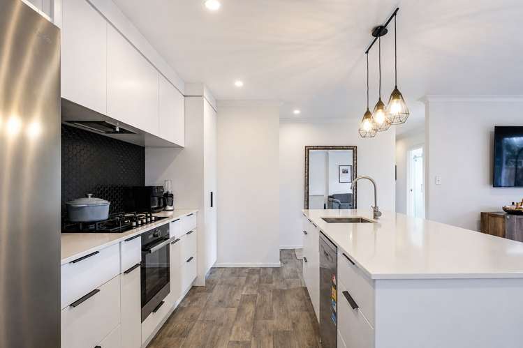 147 Devon Street West Hillcrest_2