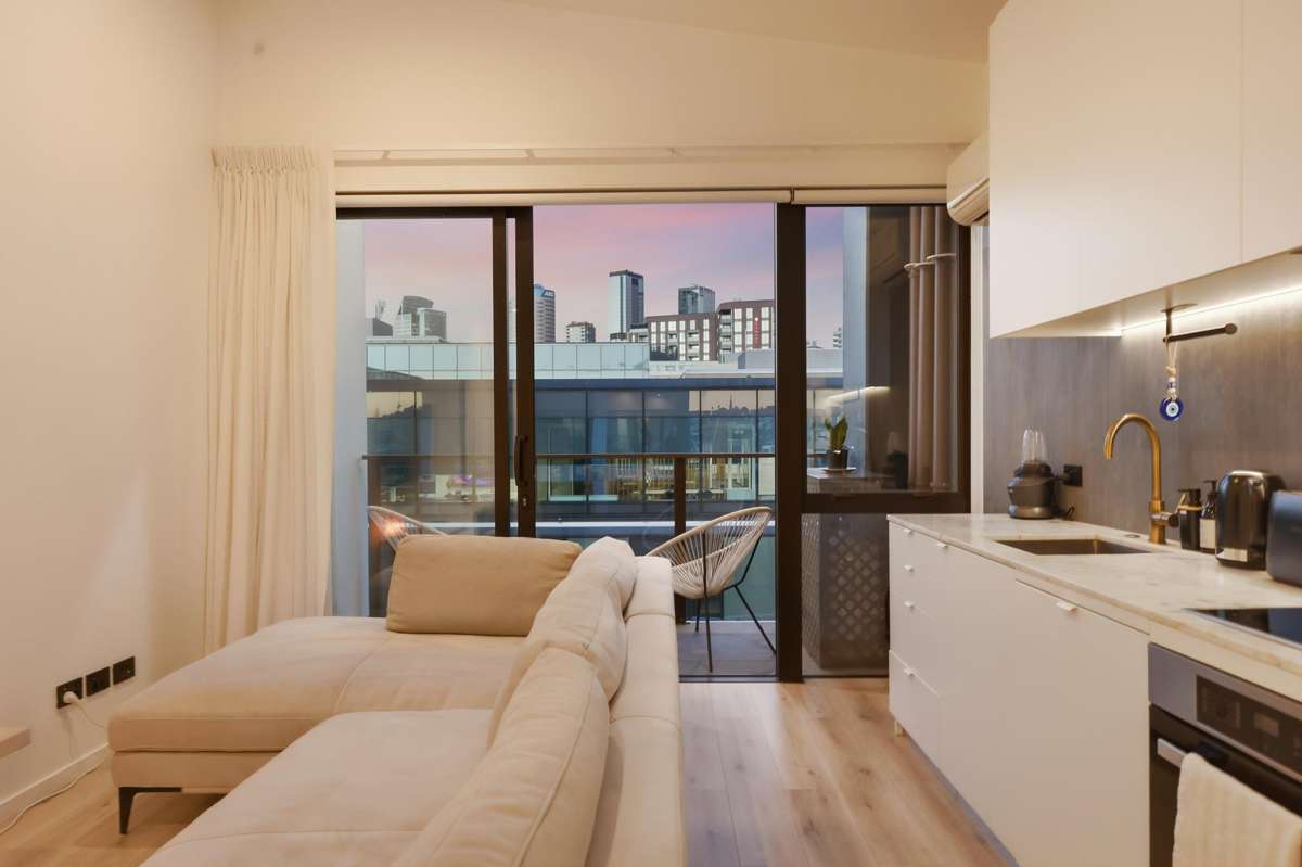 1003/6 Dock Street_1