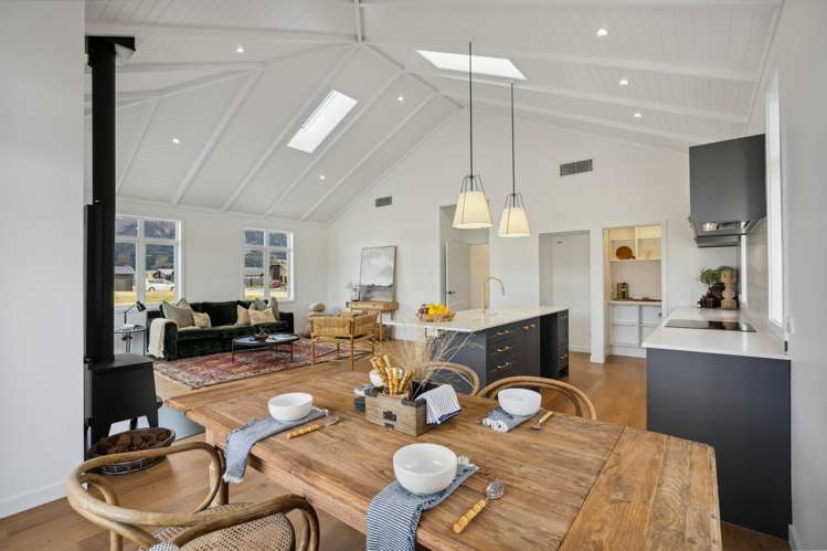 105 Burdon Loop Lake Hawea_9