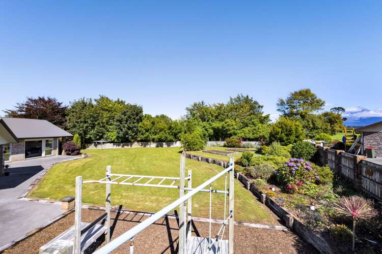 1 Elizabeth Grove Stratford_39