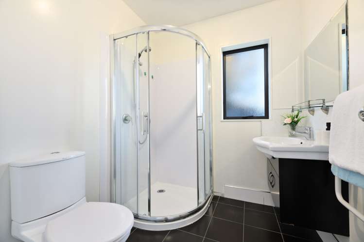 6 Riverglade Parkway Te Atatu South_17