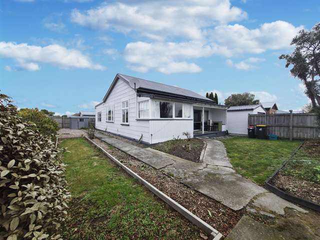 Three Bedrooms Close to Town
