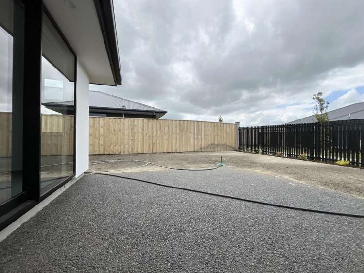 26 Harlequin Drive 11103_14