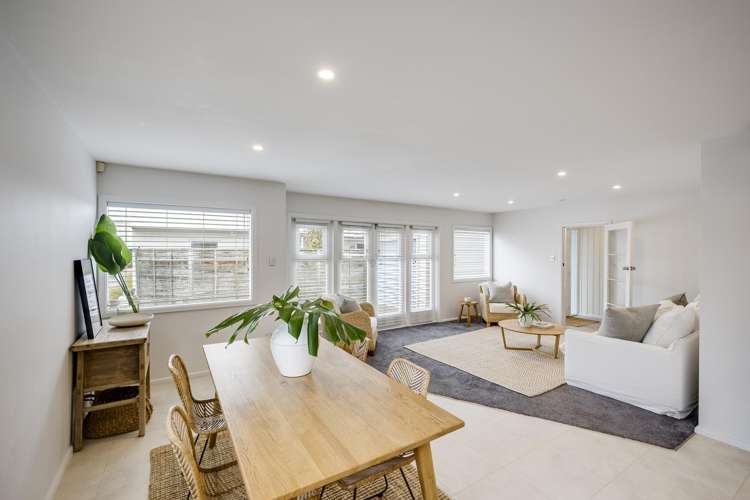 2/8 Meeanee Quay Westshore_6