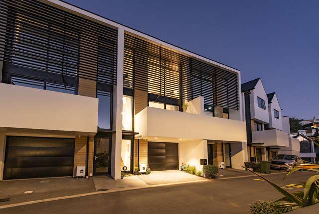 Gorgeous Erskine Townhouse
