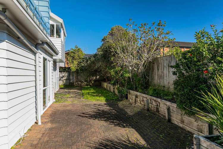 2/28 East Coast Road Milford_43