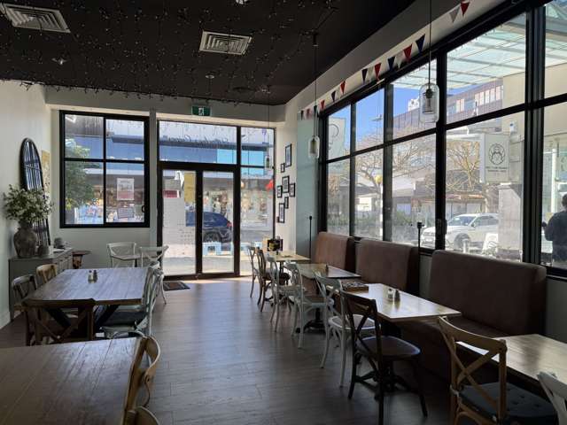 Shop 6/62 - 78 Hurstmere Road Takapuna_4