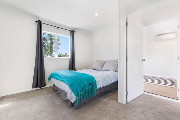 1/1 Griffiths Place Te Atatu South_5