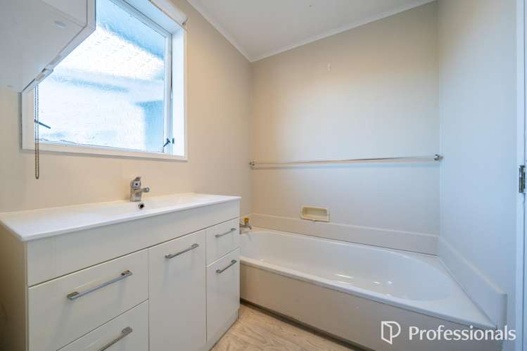 55 Kairanga Crescent Wainuiomata_21