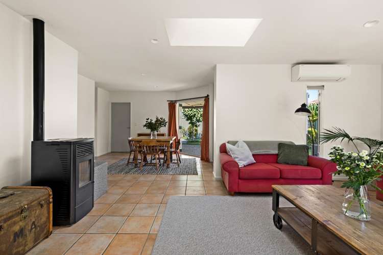 2 Queens Walk Taradale_9