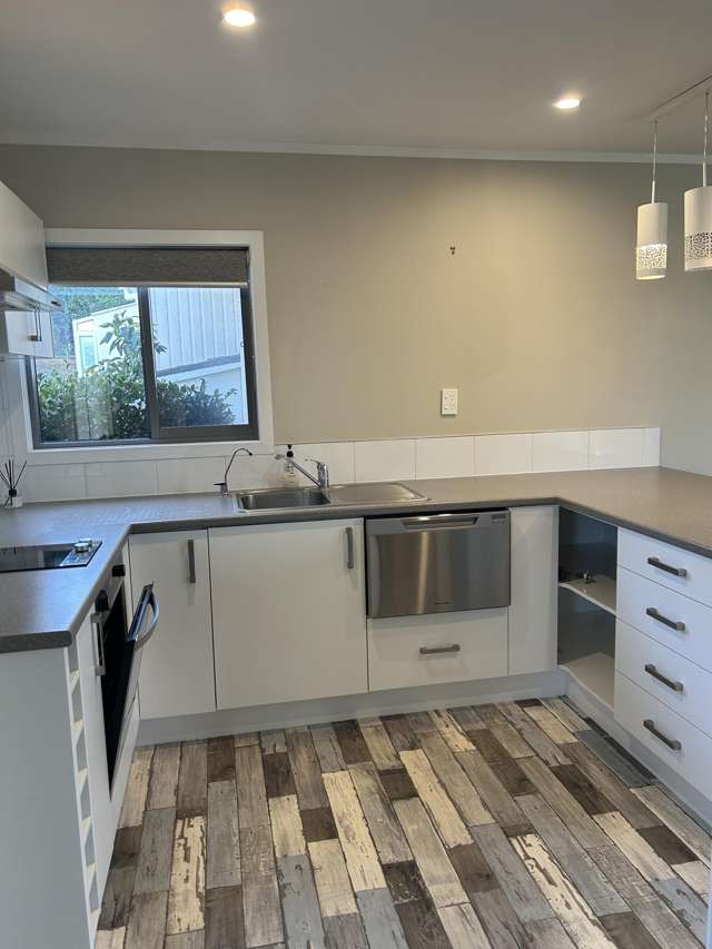 2/5 The Crescent Waihi Beach_1