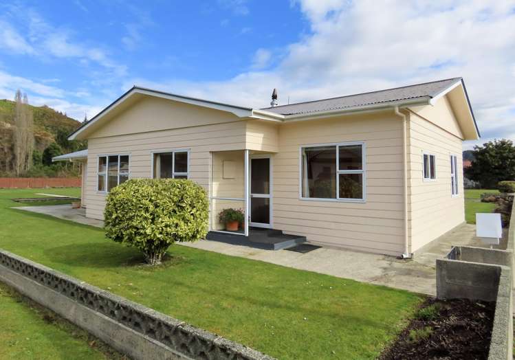 97 Broadway Reefton_11