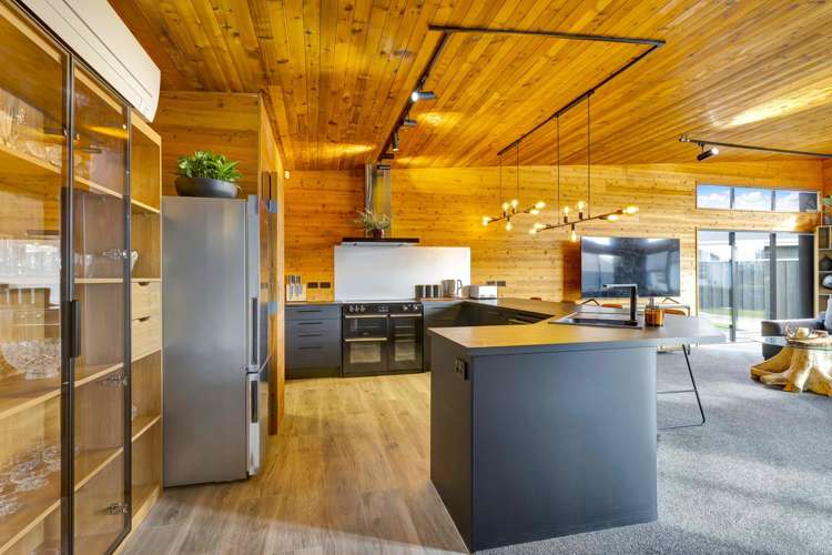 18 Helicon Street_3
