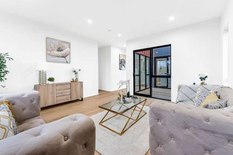 15 Karaka Village Parade_5