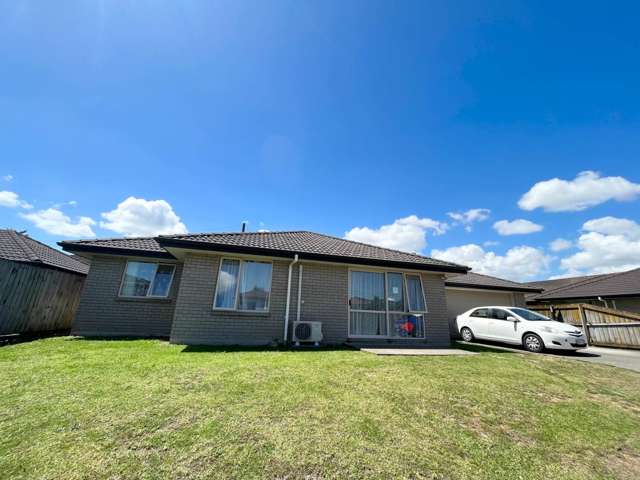 Spacious 4-Bedroom Family Home with Internal D...