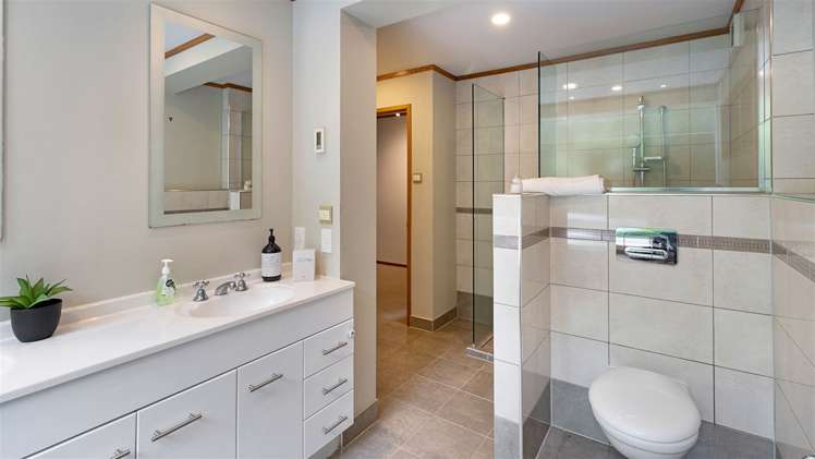 88 Aeroview Drive Beach Haven_17