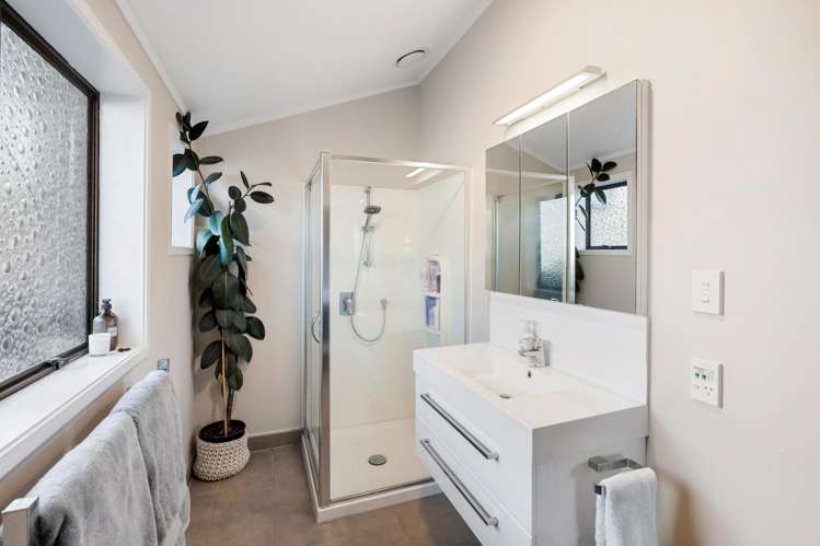 2/59 Churchill Road Murrays Bay_15