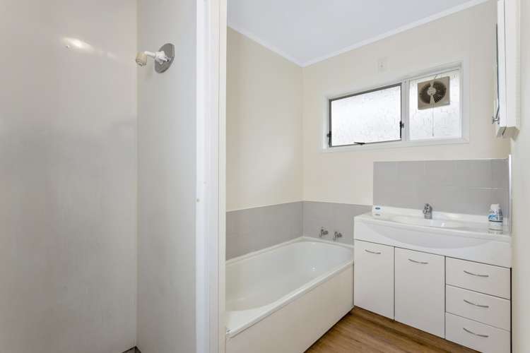 1/30 Hiwihau Place Glenfield_10