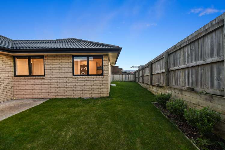 2/12 Onukutara Place Huntington_16