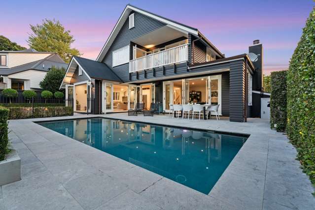 Resort-scale living steps from Cornwall Park - DGZ