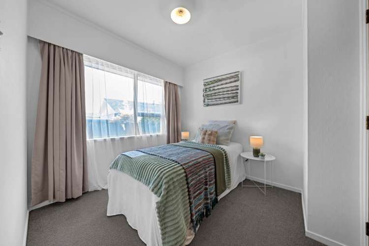 1/6 Tina Place Sunnyhills_13