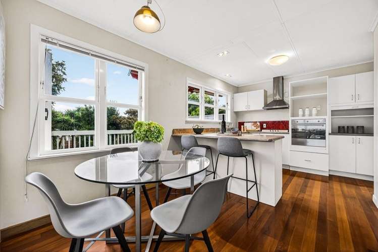 49 Tiroroa Avenue Te Atatu South_5