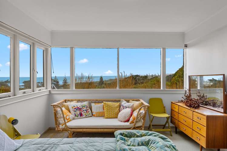 27 Domain Crescent Muriwai Beach_12