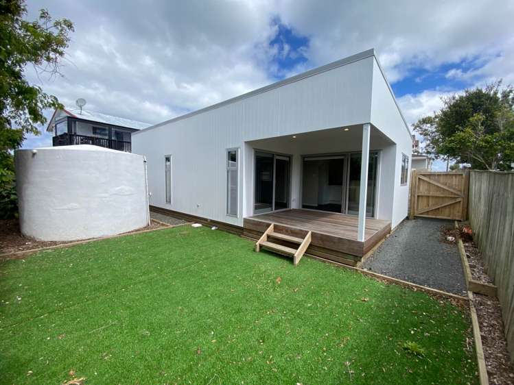 1/804 Whangaparaoa Road Manly_1